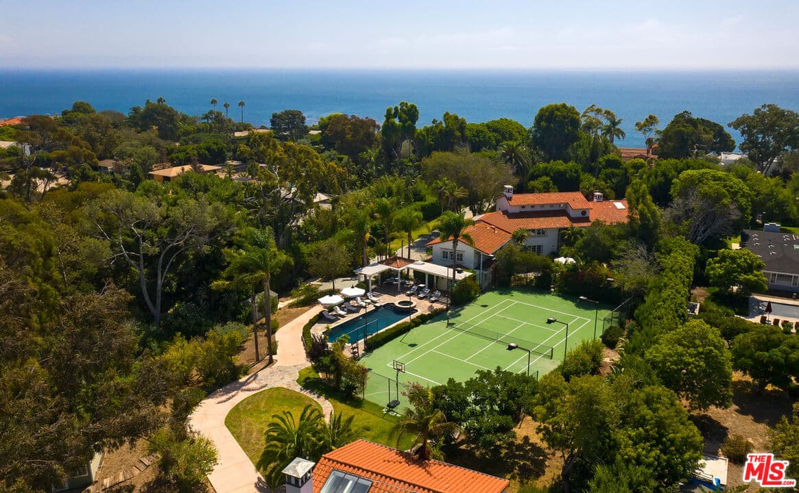 6 bd, 5 ba House in Malibu, CA — $50,000/mo — photo 2