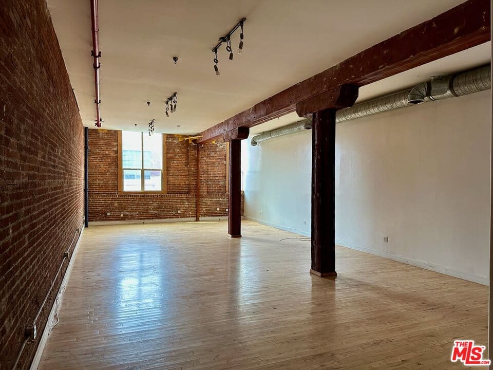 1 bd, 1 ba Townhouse in Los Angeles, CA — $2,879/mo — photo 2
