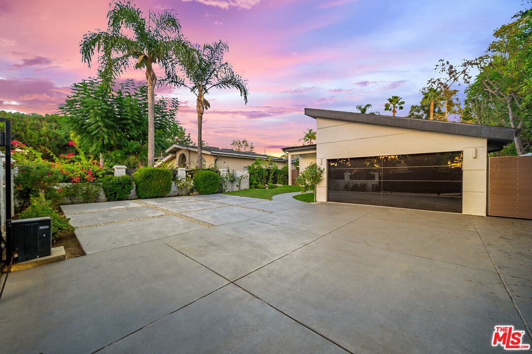 7 bd, 7 ba House in Sherman Oaks, CA — $15,500/mo — photo 2