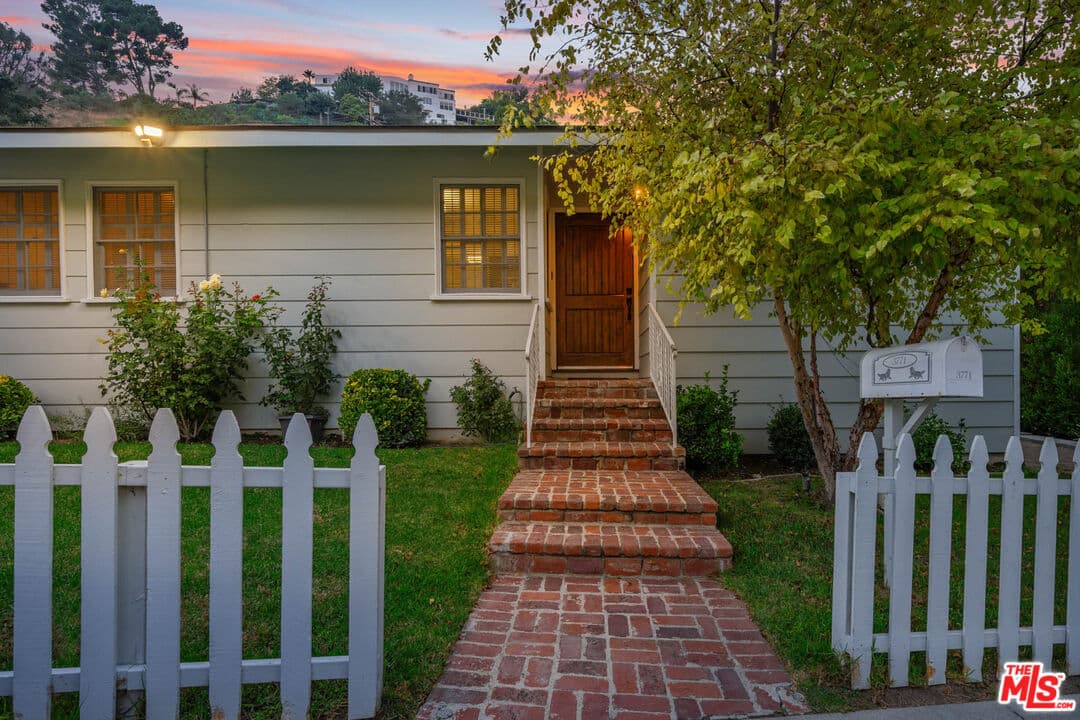 3 bd, 3 ba House in Sherman Oaks, CA — $16,000/mo — photo 1