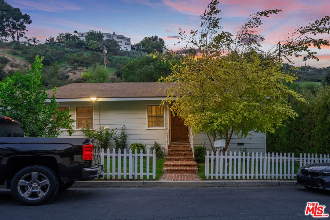 3 bd, 3 ba House in Sherman Oaks, CA — $16,000/mo — photo 2