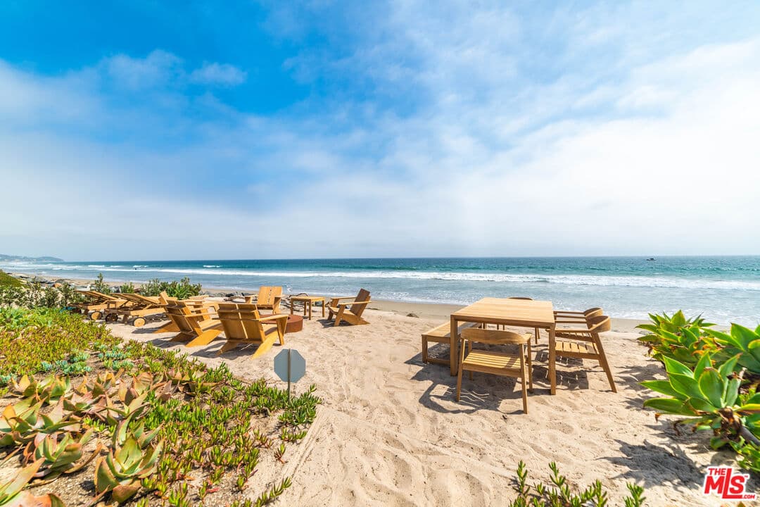 7 bd, 7 ba House in Malibu, CA — $100,000/mo — photo 1