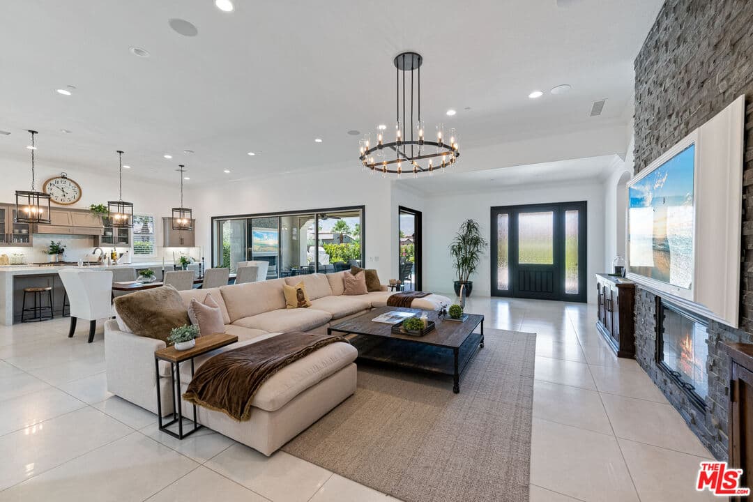 4 bd, 5 ba House in La Quinta, CA — $15,000/mo — photo 2