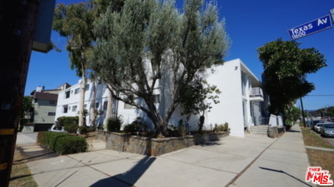 2 bd, 1 ba Apartment in Los Angeles, CA — $2,500/mo — photo 1