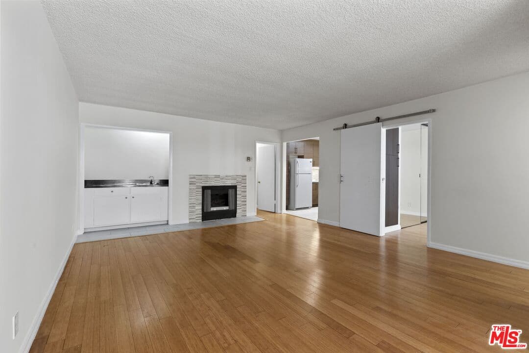 3 bd, 2 ba Apartment in Santa Monica, CA — $4,150/mo — photo 2