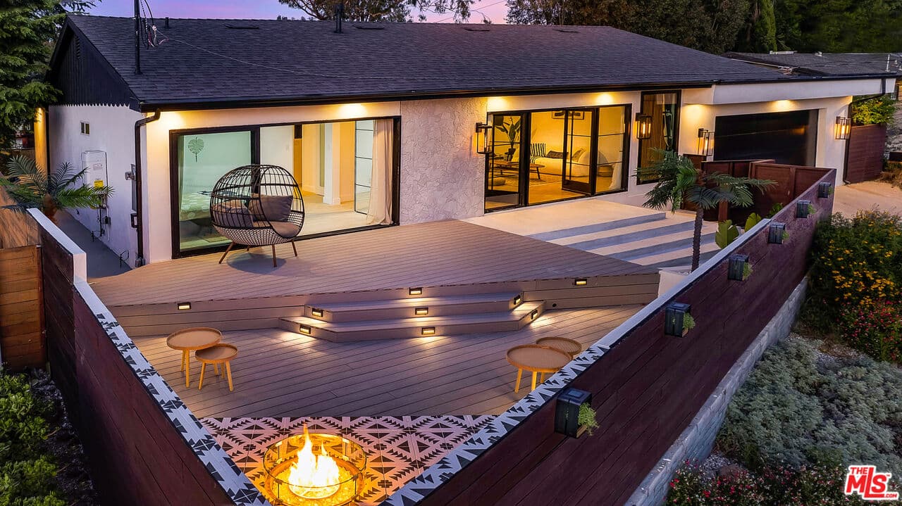 3 bd, 3 ba Townhouse in Woodland Hills, CA — $9,500/mo — photo 2