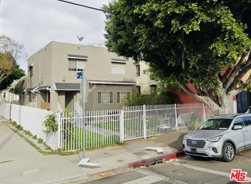 9 bd, 4 ba House in Los Angeles, CA — $7,995/mo — photo 1
