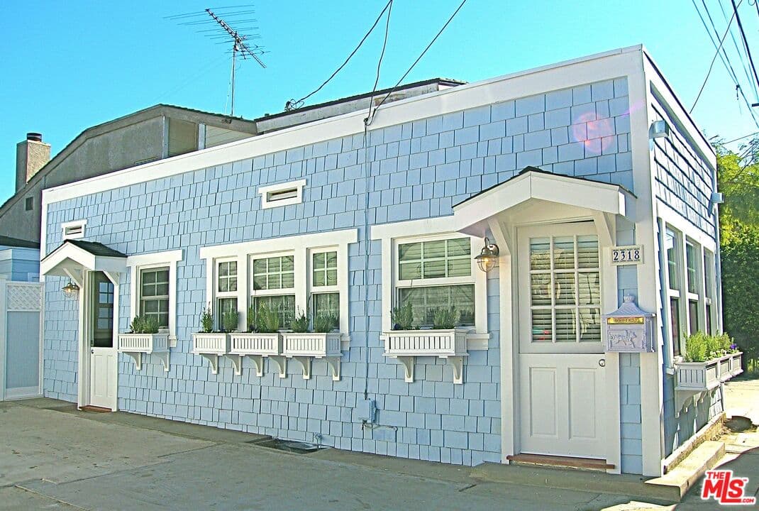 Studio, 1 ba Apartment in Venice, CA — $3,000/mo — photo 2