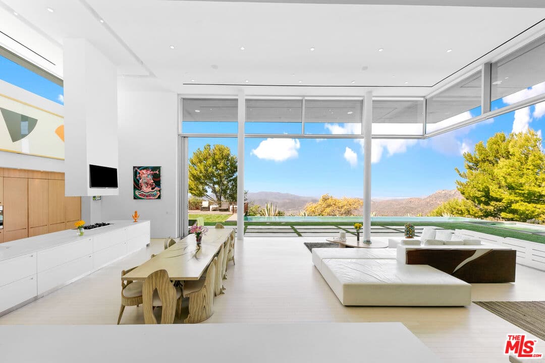 6 bd, 9 ba House in Malibu, CA — $55,000/mo — photo 2