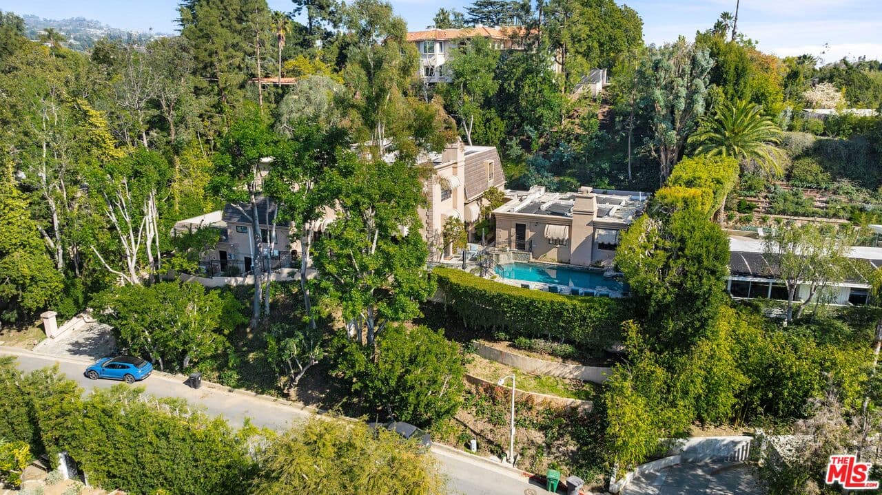 6 bd, 7 ba House in Beverly Hills, CA — $79,000/mo — photo 2