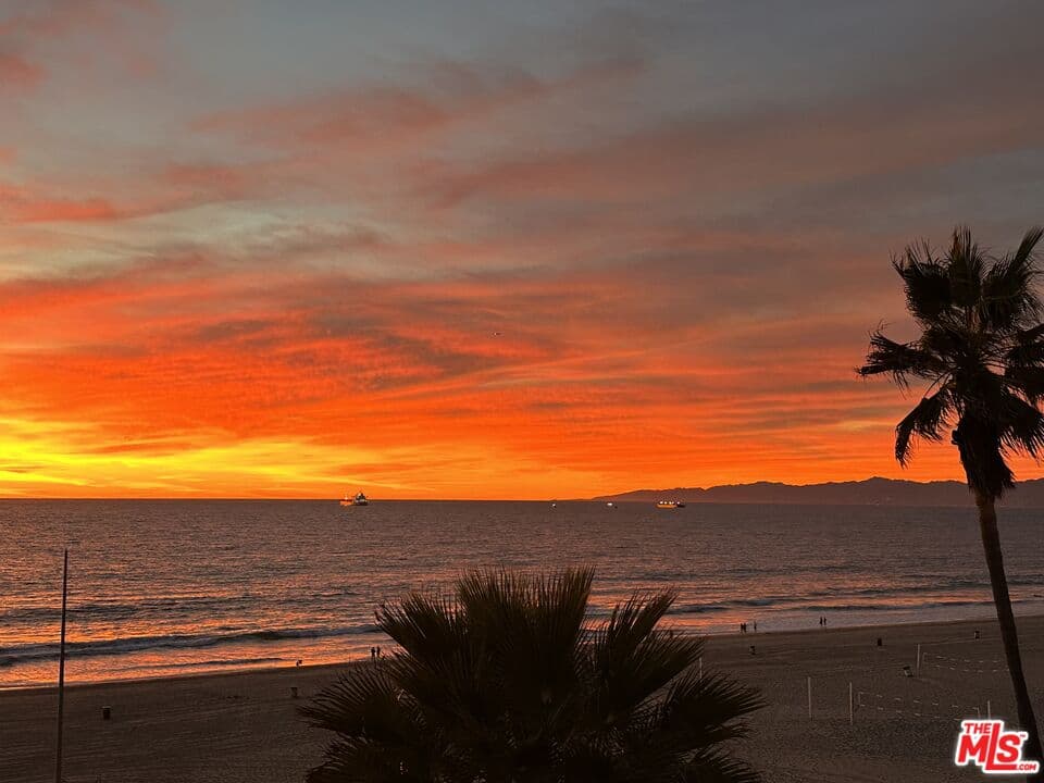 4 bd, 3 ba Condo in Manhattan Beach, CA — $40,000/mo — photo 2