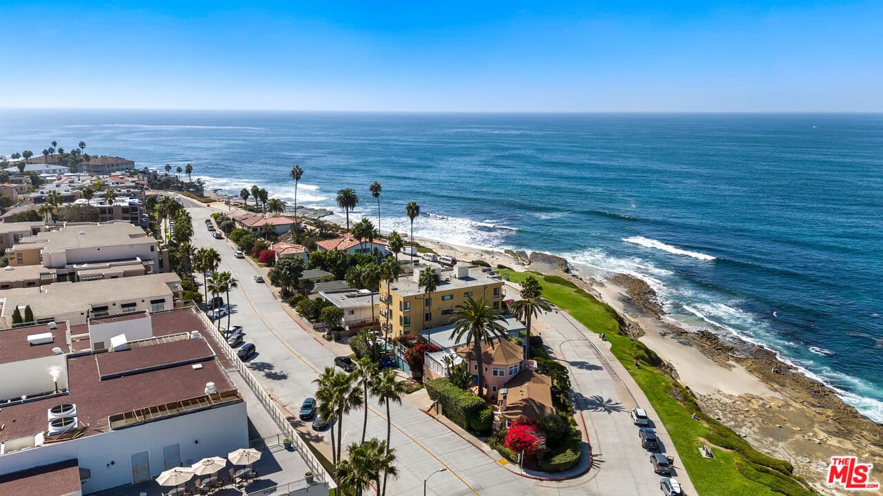 2 bd, 2 ba Condo in La Jolla, CA — $10,000/mo — photo 2