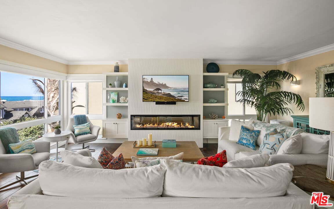 2 bd, 2 ba Condo in La Jolla, CA — $10,000/mo — photo 2