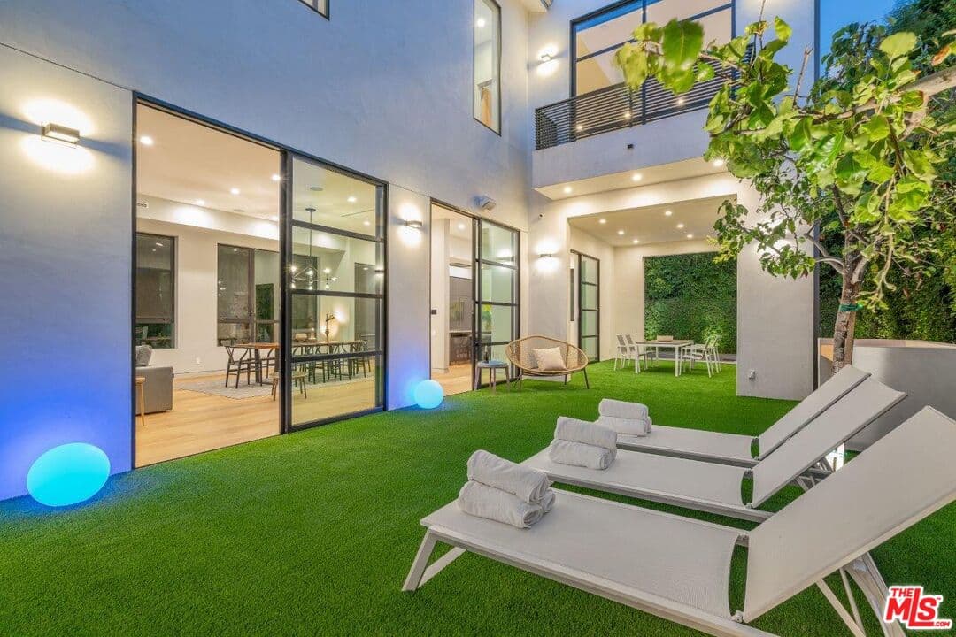 6 bd, 7 ba House in Los Angeles, CA — $22,950/mo — photo 1