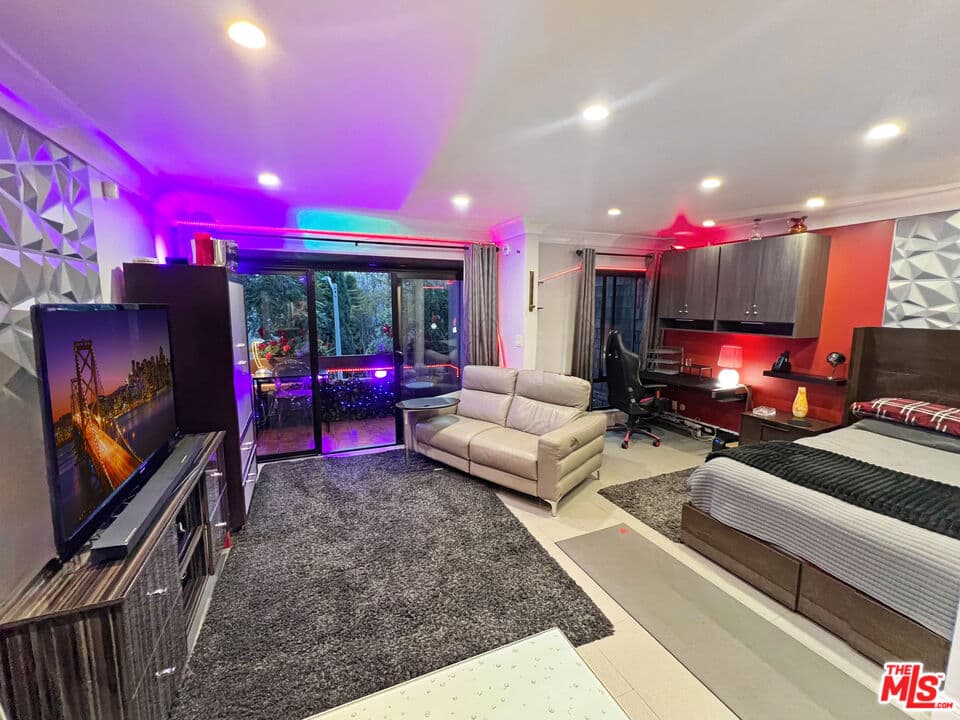 Studio, 1 ba Condo in West Hollywood, CA — $3,000/mo — photo 1