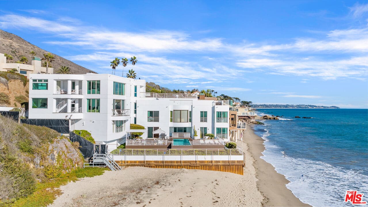 4 bd, 5 ba House in Malibu, CA — $85,000/mo — photo 2