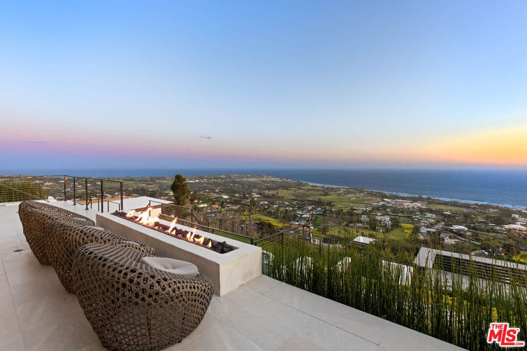 5 bd, 7 ba House in Malibu, CA — $35,000/mo — photo 1