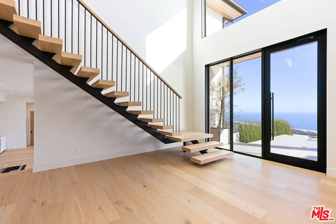 5 bd, 7 ba House in Malibu, CA — $35,000/mo — photo 2