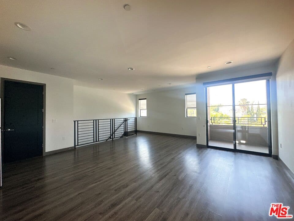 1 bd, 2 ba Apartment in Los Angeles, CA — $2,495/mo — photo 2