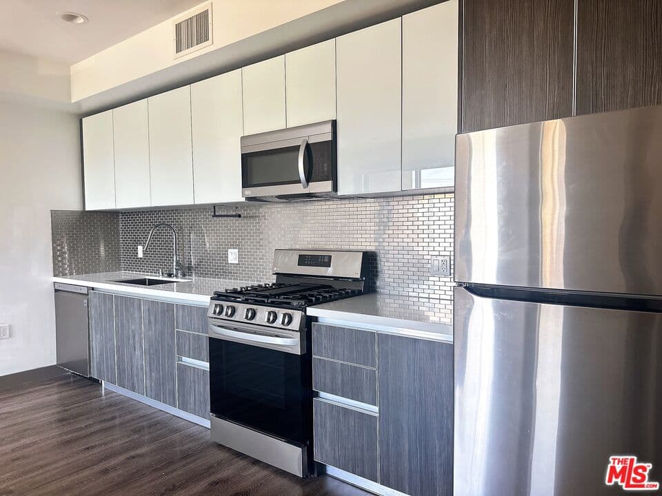 1 bd, 2 ba Apartment in Los Angeles, CA — $2,495/mo — photo 1