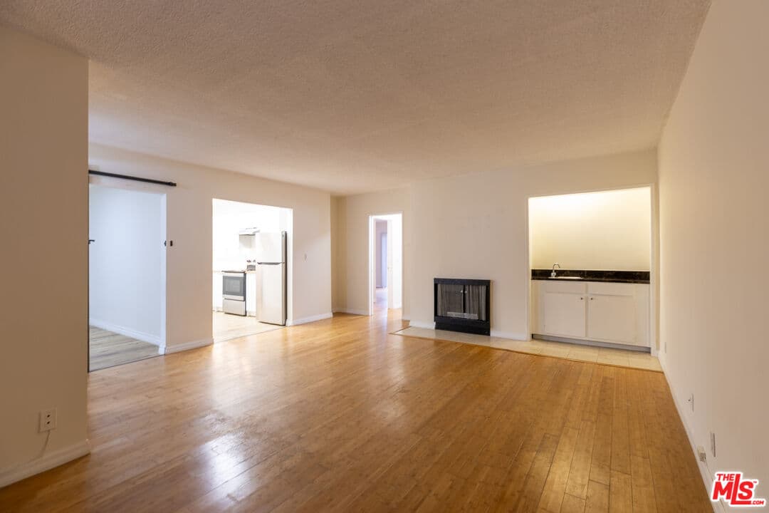 3 bd, 2 ba Apartment in Santa Monica, CA — $3,780/mo — photo 2