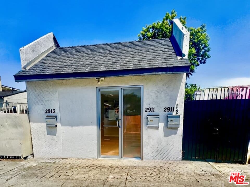 Studio, 1 ba House in Los Angeles, CA — $3,000/mo — photo 1