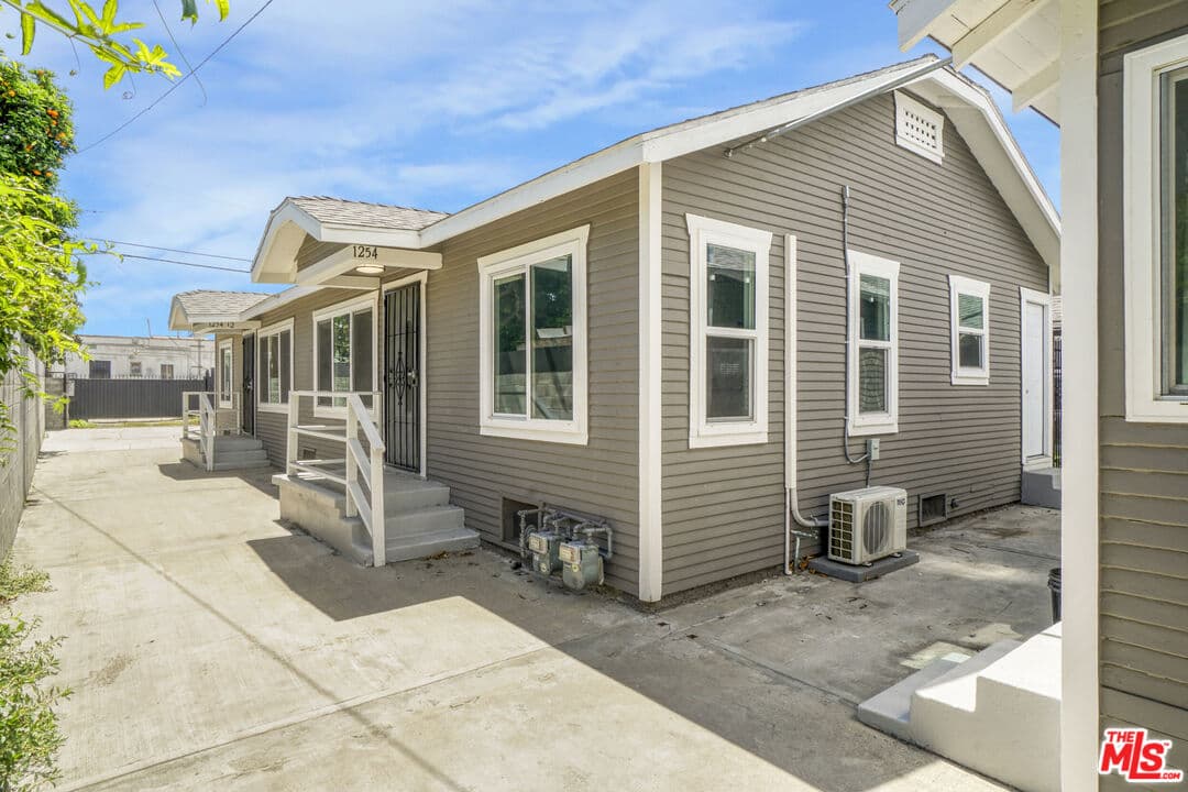 2 bd, 1 ba House in Los Angeles, CA — $2,900/mo — photo 2