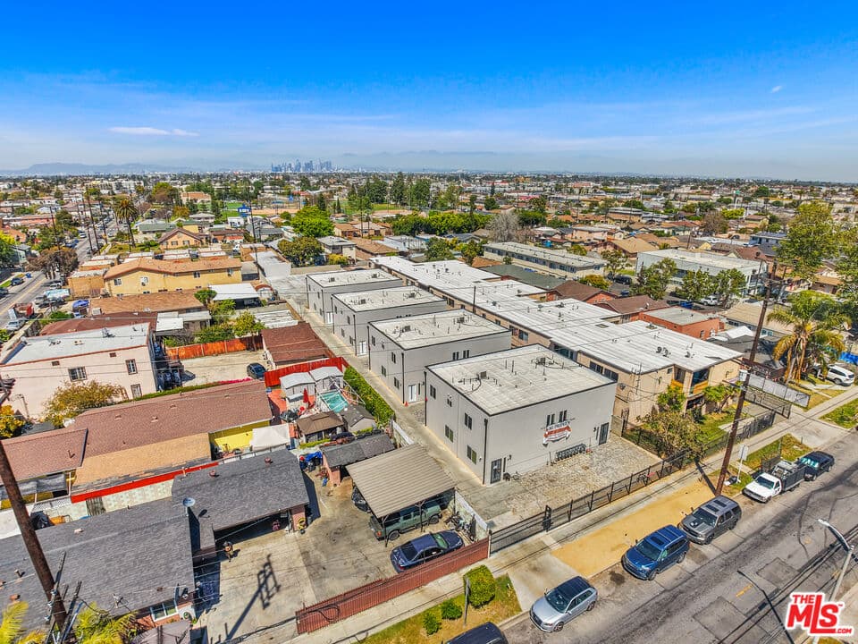 5 bd, 3 ba Townhouse in Los Angeles, CA — $4,595/mo — photo 1