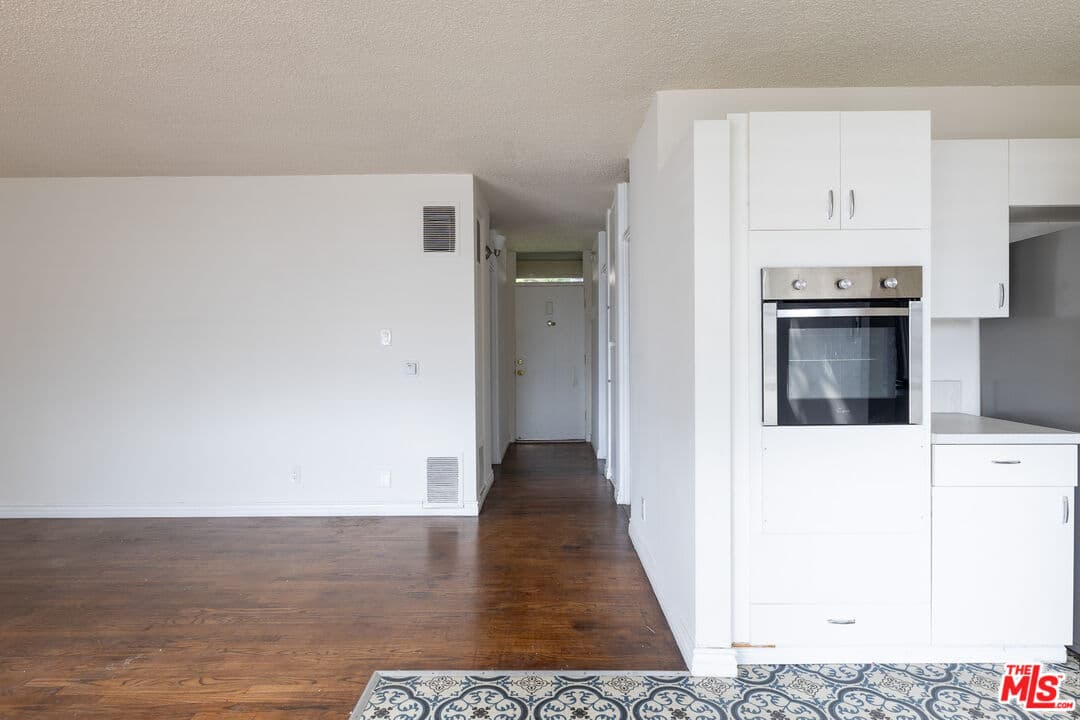 2 bd, 2 ba Apartment in Los Angeles, CA — $2,750/mo — photo 2