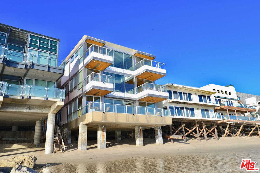5 bd, 7 ba House in Malibu, CA — $100,000/mo — photo 2