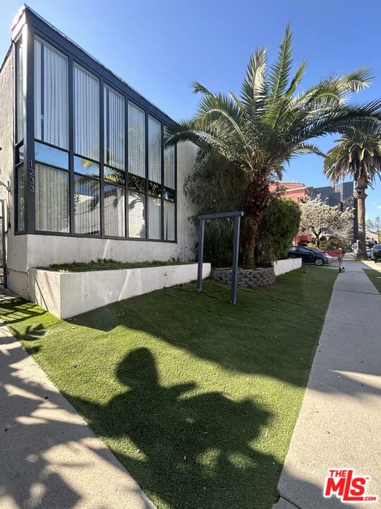 2 bd, 1 ba Apartment in Los Angeles, CA — $2,980/mo — photo 1