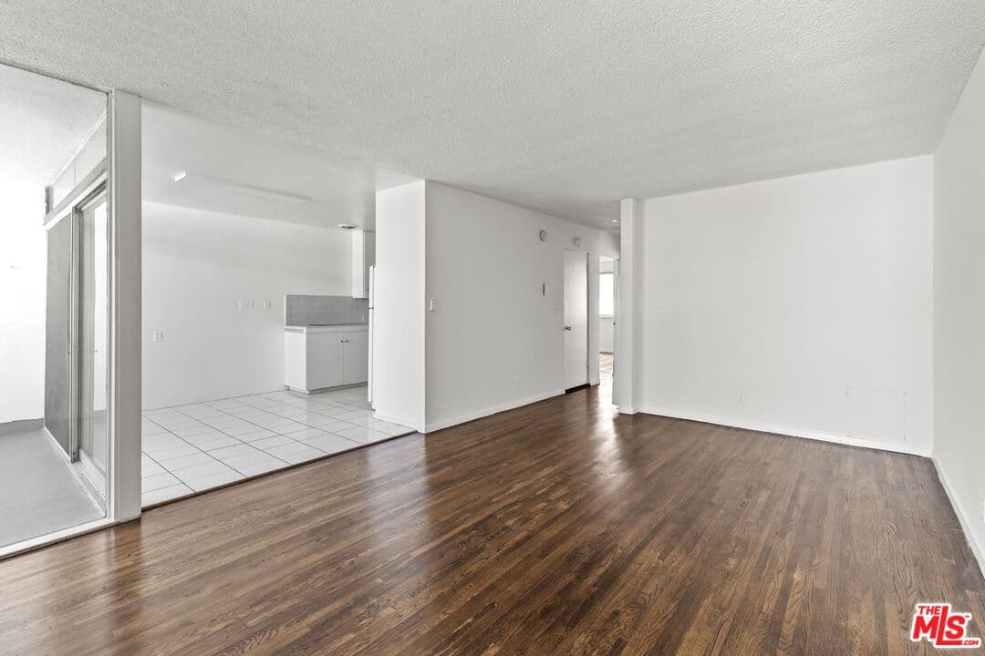 2 bd, 1 ba Apartment in Los Angeles, CA — $2,980/mo — photo 2