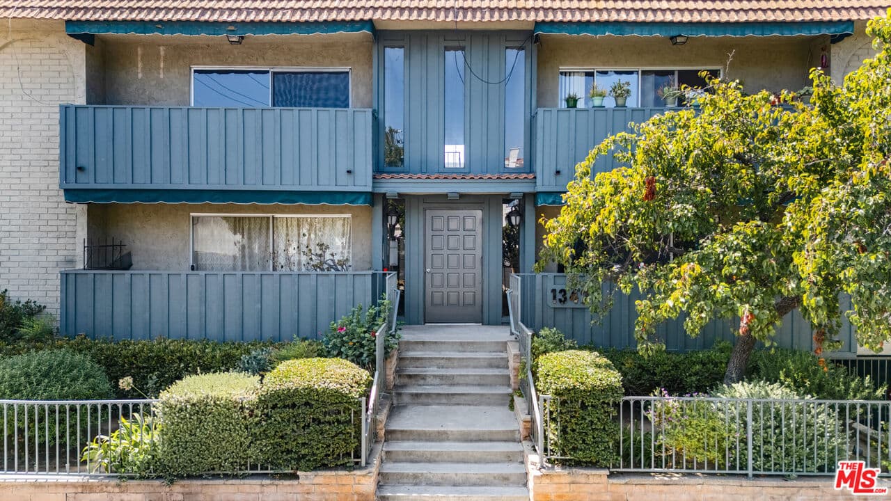 3 bd, 2 ba Townhouse in Santa Monica, CA — $4,500/mo — photo 2
