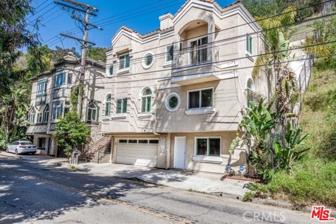4 bd, 4 ba House in Beverly Hills, CA — $19,995/mo — photo 2