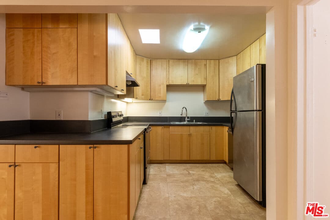 3 bd, 2 ba Apartment in Santa Monica, CA — $4,280/mo — photo 2