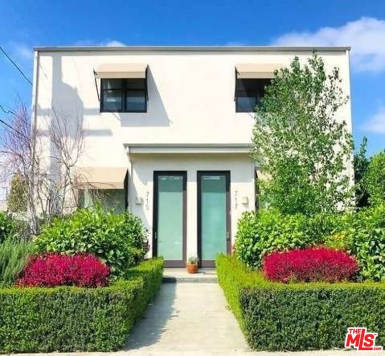 3 bd, 4 ba Townhouse in Los Angeles, CA — $9,000/mo — photo 2