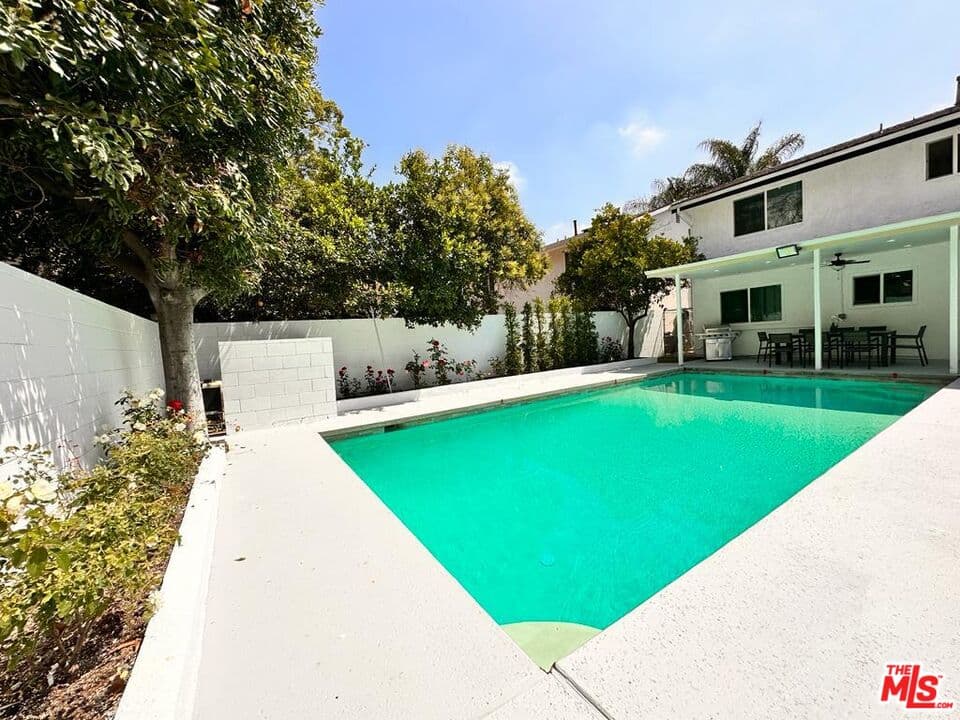 4 bd, 3 ba House in North Hollywood, CA — $15,000/mo — photo 2