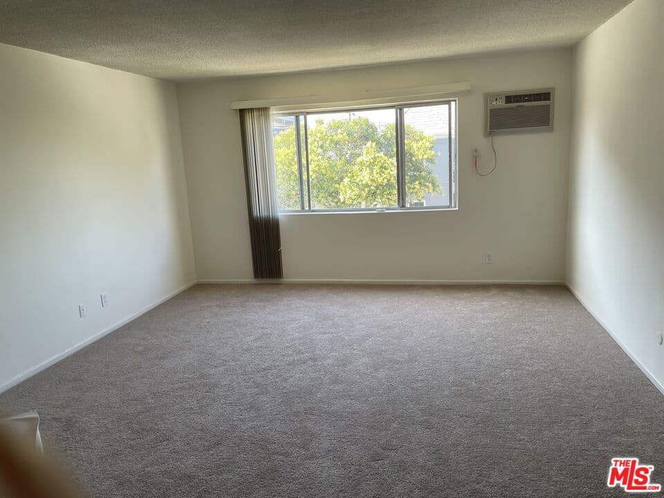 1 bd, 1 ba Apartment in Los Angeles, CA — $2,300/mo — photo 2