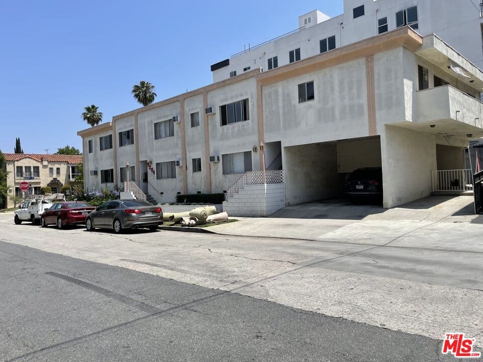 1BR Apartment in Los Angeles β $2,300/mo