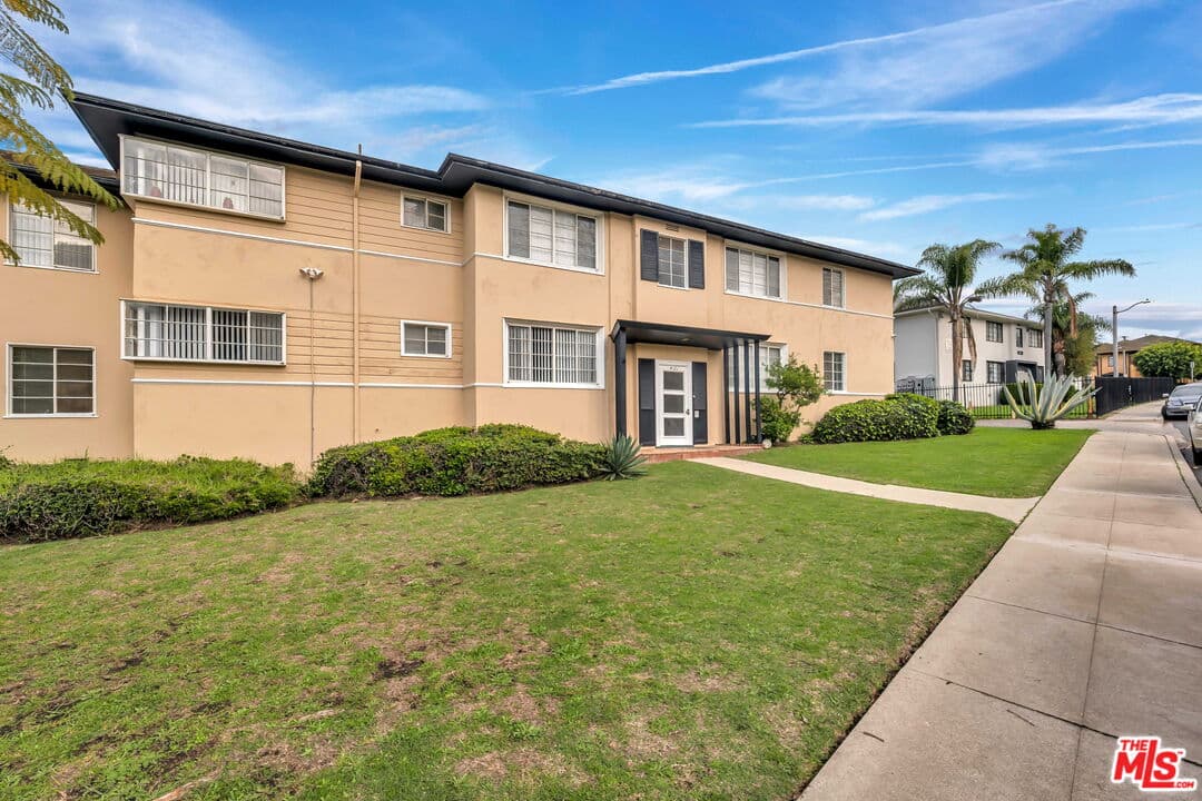 1 bd, 1 ba Apartment in Los Angeles, CA — $2,200/mo — photo 2