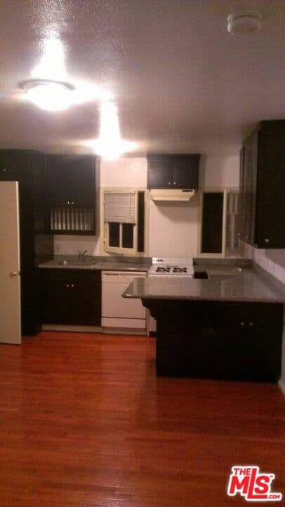 2 bd, 2 ba Apartment in Los Angeles, CA — $2,900/mo — photo 2