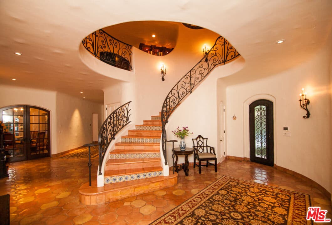 6 bd, 6 ba House in Beverly Hills, CA — $60,000/mo — photo 2