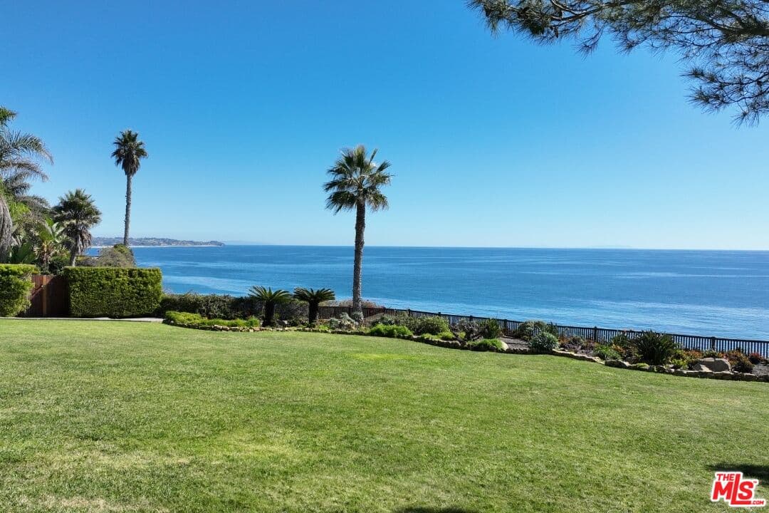 2 bd, 2 ba House in Malibu, CA — $22,000/mo — photo 2