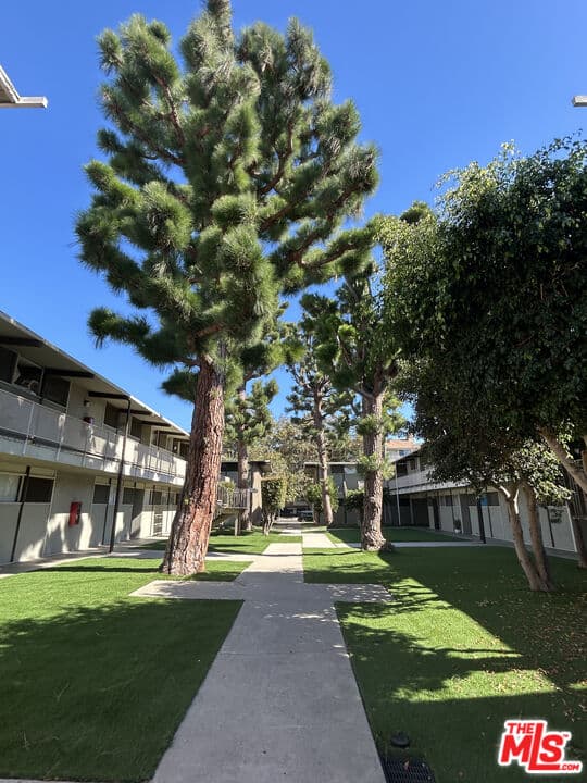 2 bd, 2 ba Apartment in Los Angeles, CA — $2,800/mo — photo 2