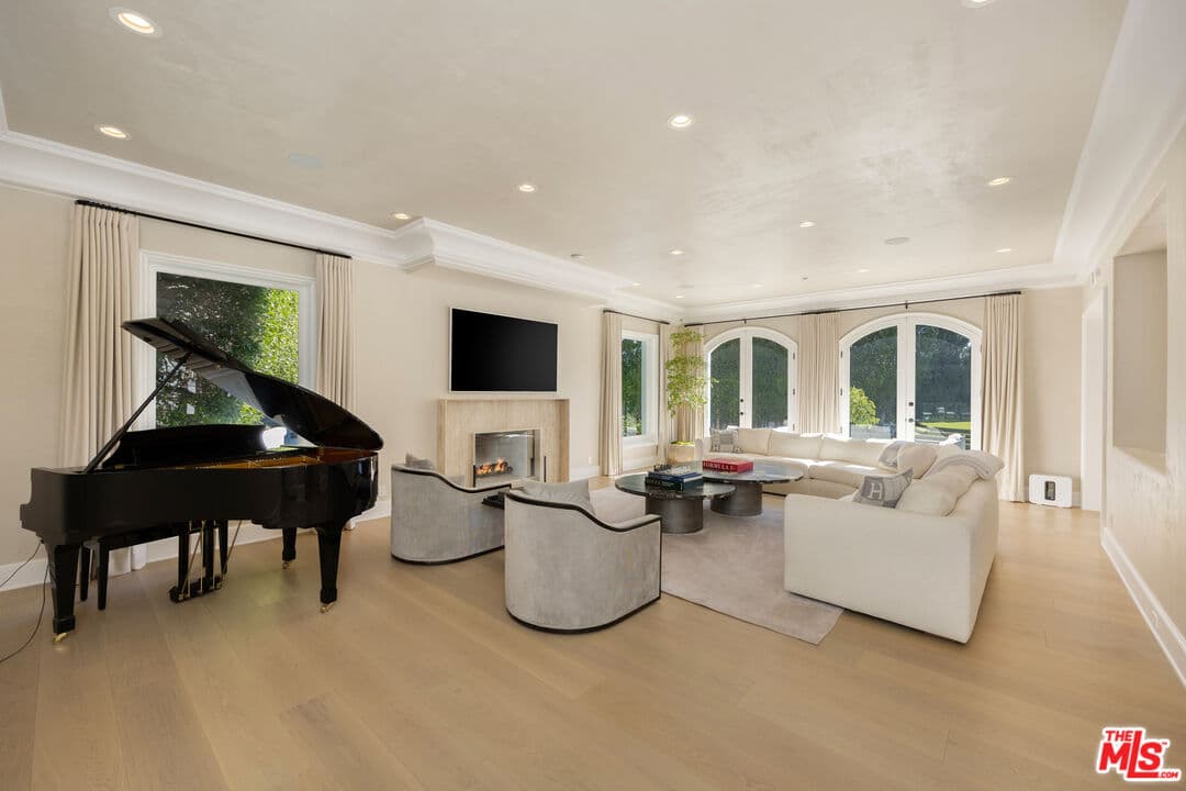 6 bd, 8 ba House in Los Angeles, CA — $125,000/mo — photo 1