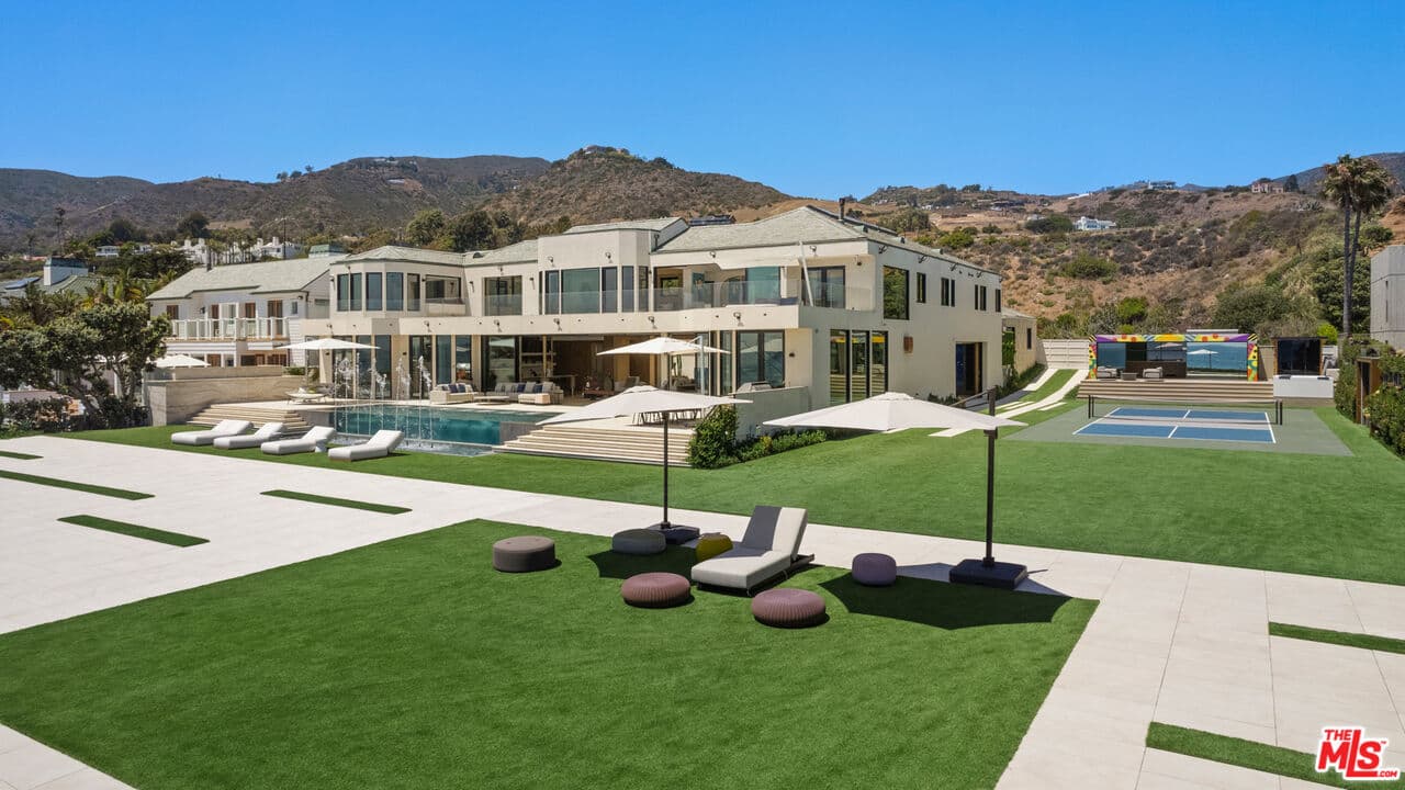 8 bd, 10 ba House in Malibu, CA — $195,000/mo — photo 2