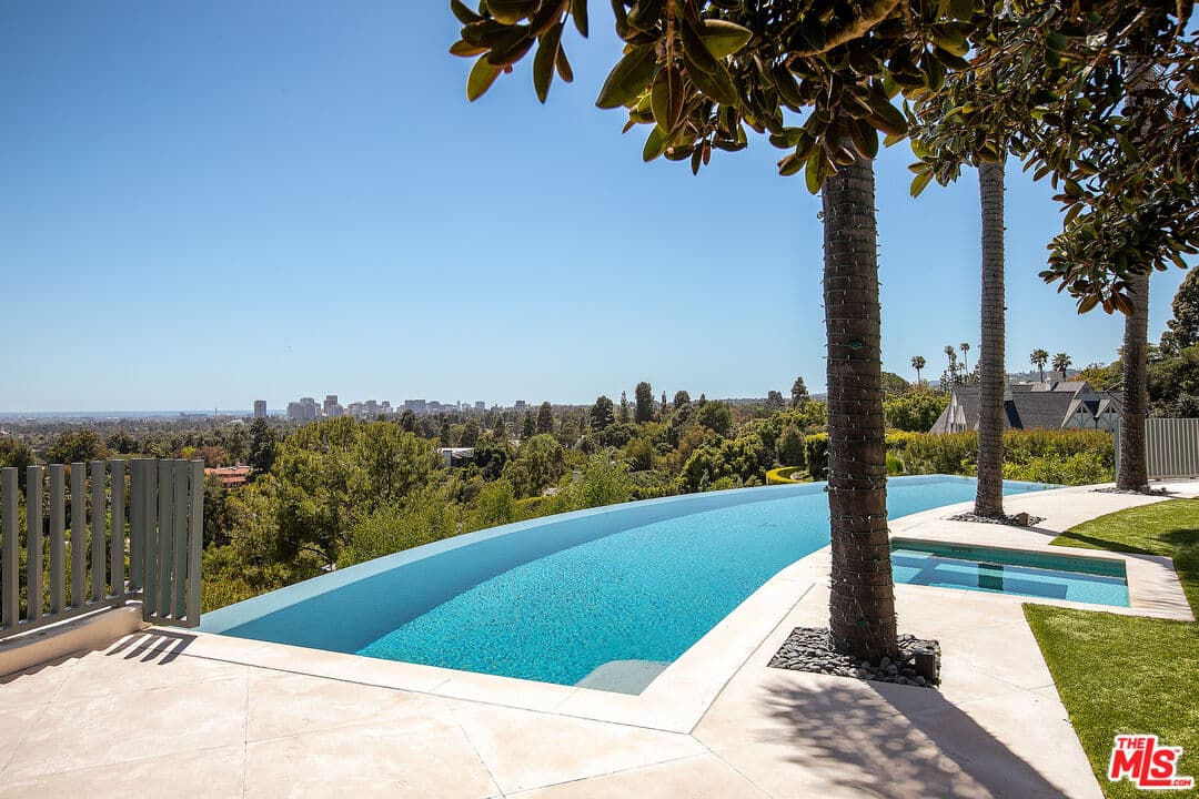 4 bd, 8 ba House in Beverly Hills, CA — $85,000/mo — photo 2