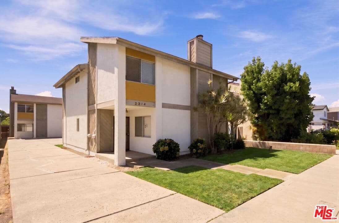 3 bd, 2 ba Townhouse in Redondo Beach, CA — $6,500/mo — photo 1