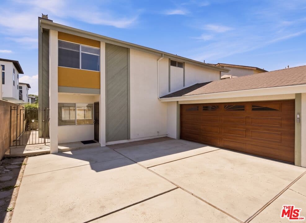 3 bd, 2 ba Townhouse in Redondo Beach, CA — $5,995/mo — photo 2