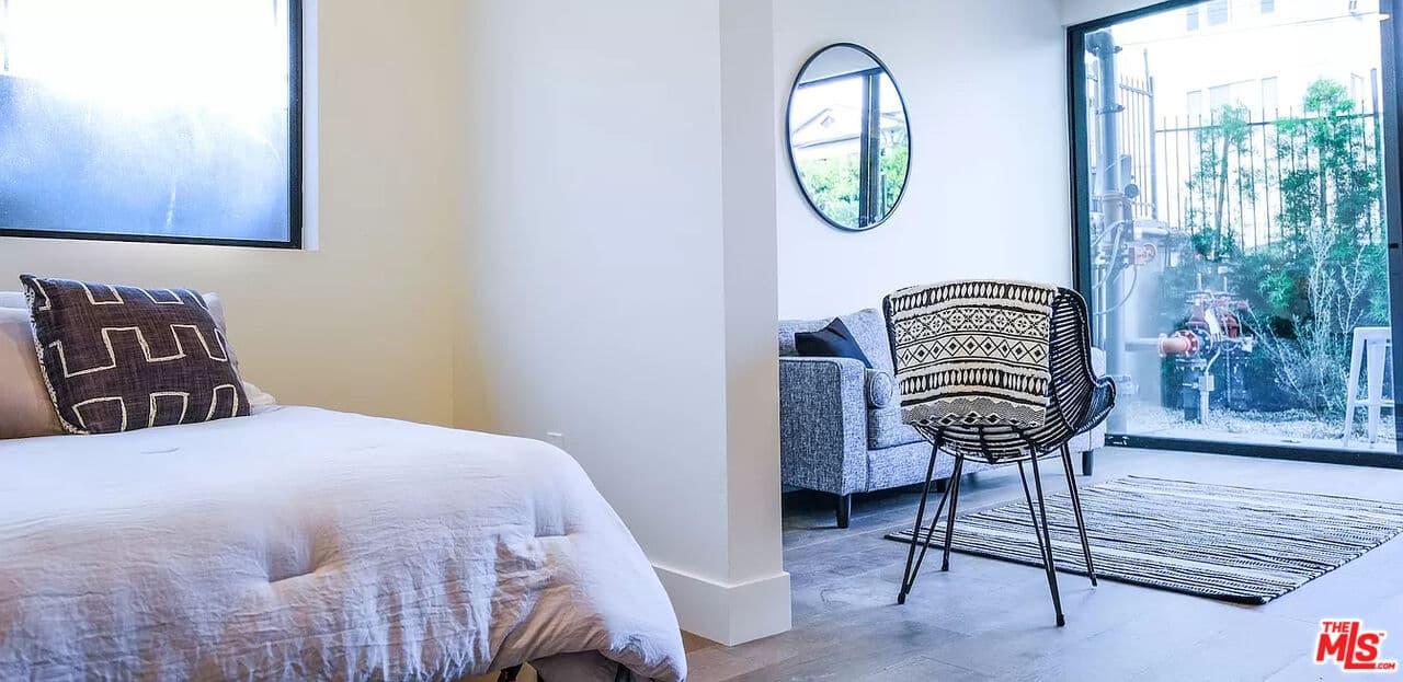Studio Apartment in Los Angeles — $1,899/mo